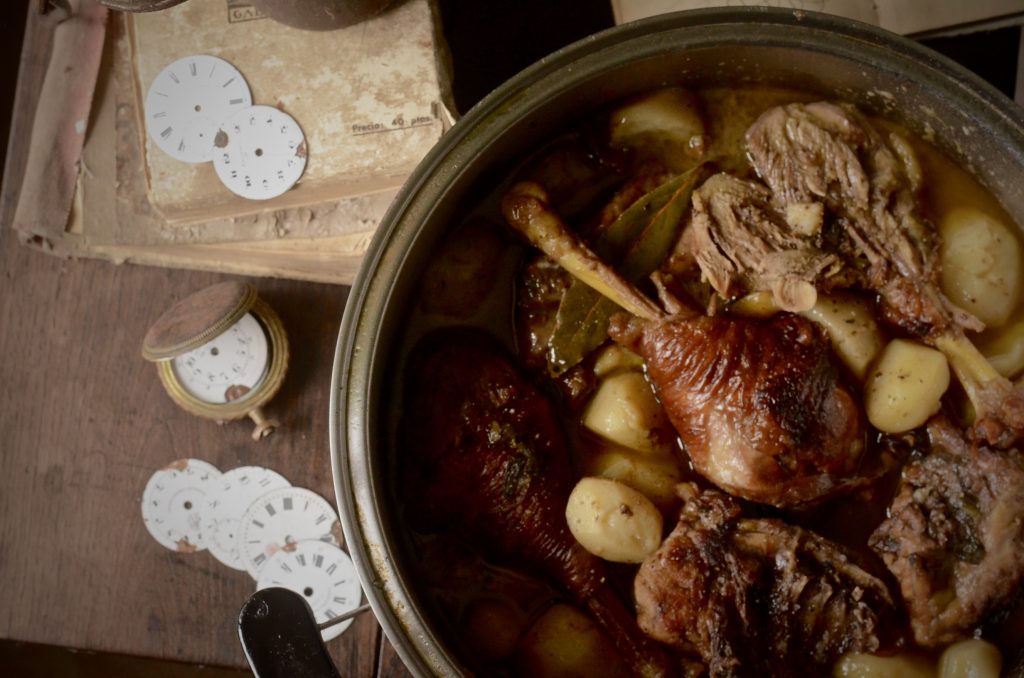 Pollo de corral guisado