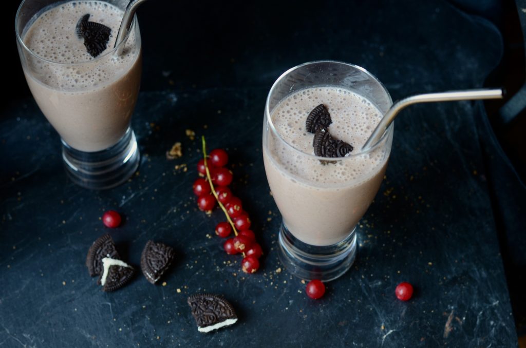 vista cenital de un batido de oreo