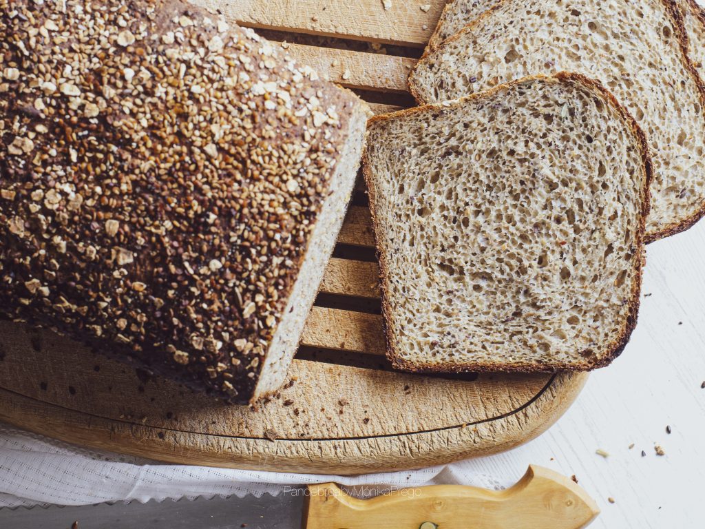 Pan integral con semillas variadas