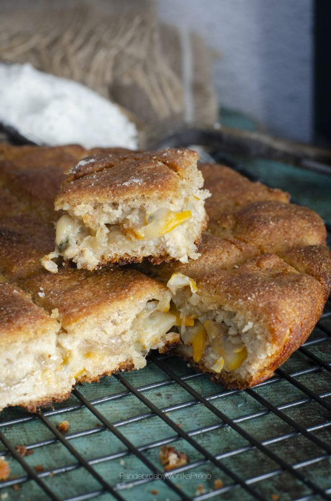 interior de la empanada de berberechos