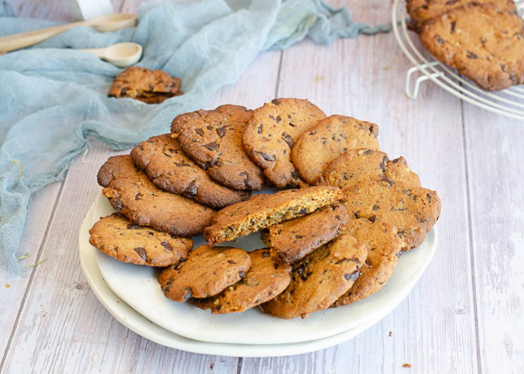 Cookies grandes con mantequilla tostada