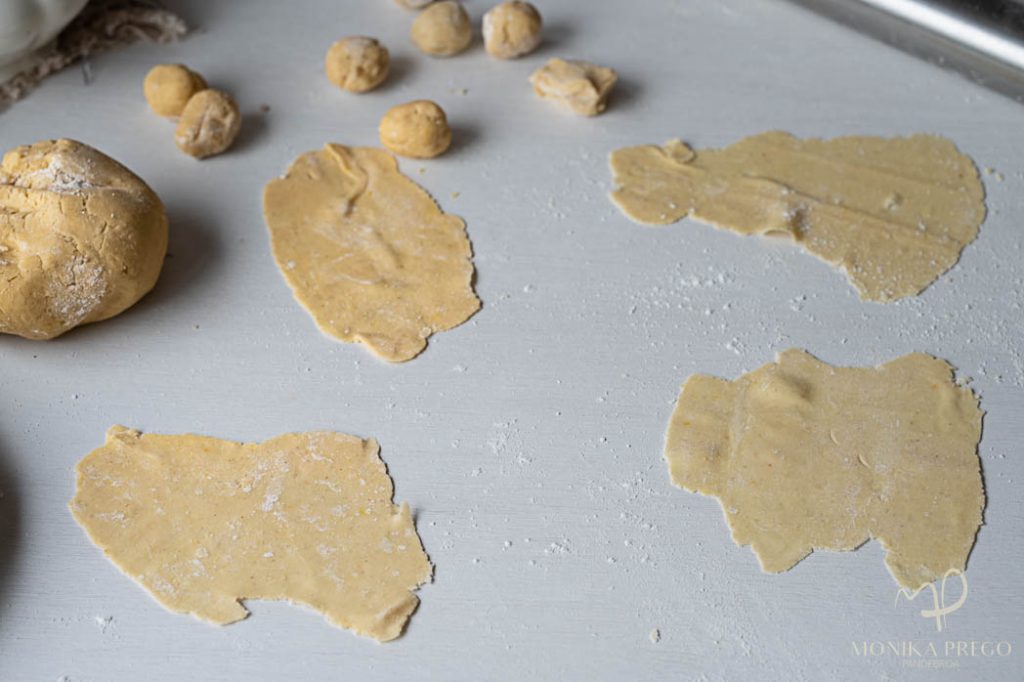 Estirando orejas de carnaval 