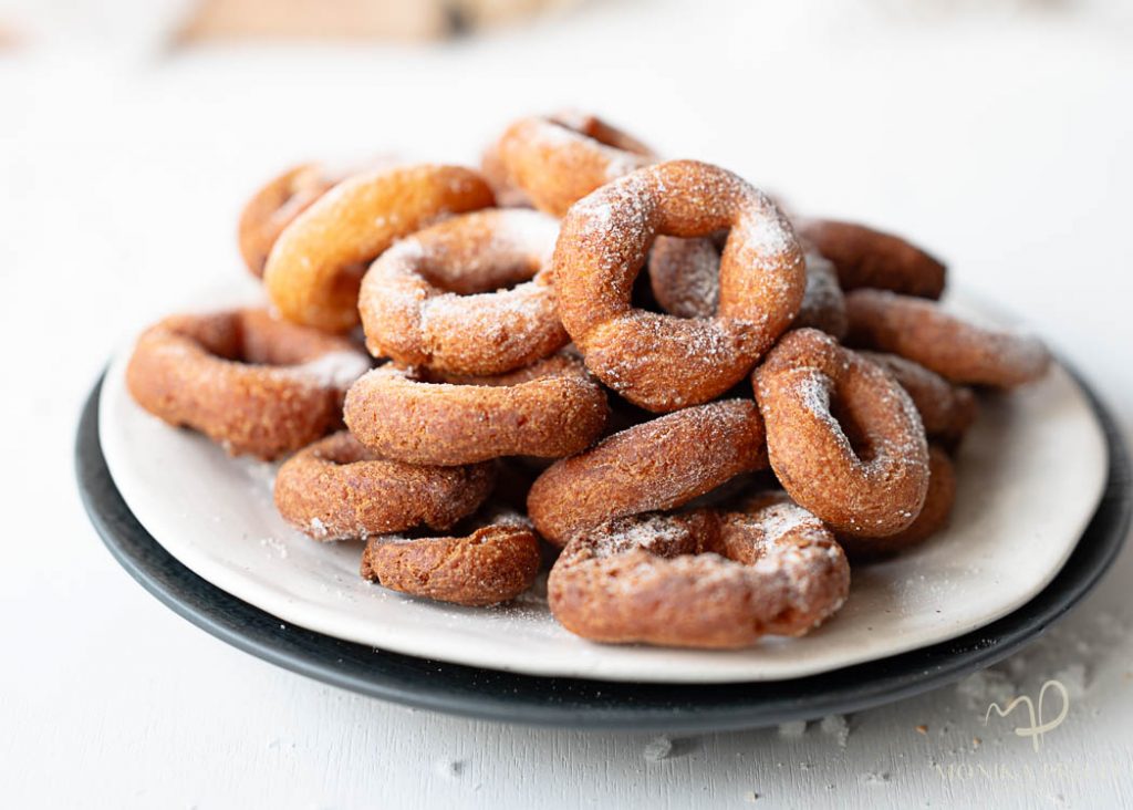 Plato de rosquillas caseras sin gluten 