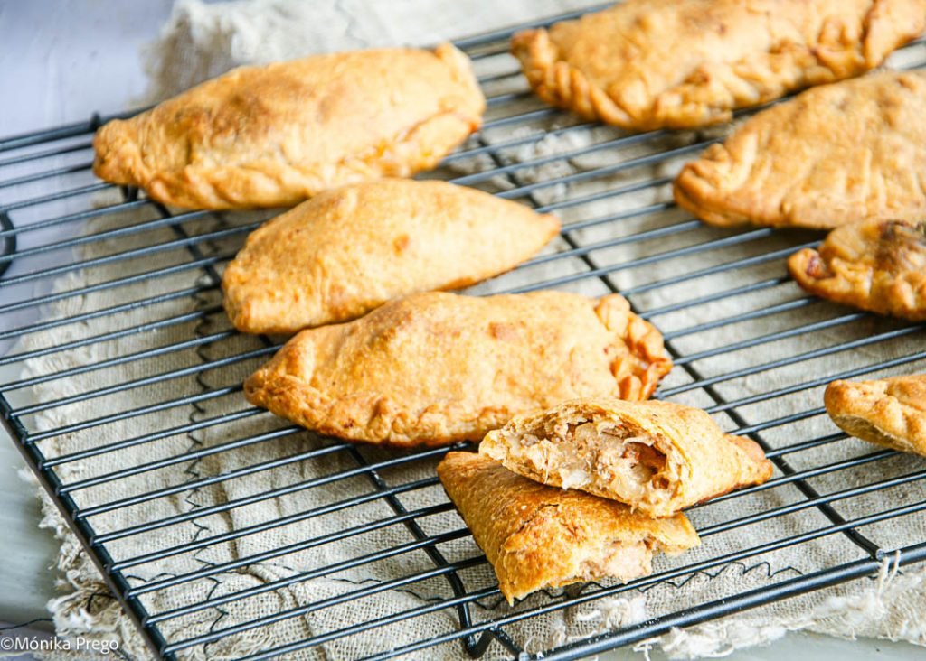 Empanadillas caseras de bonito fresco