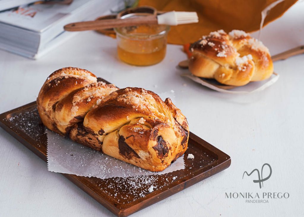 Trenza de pascua de chocolate y naranja