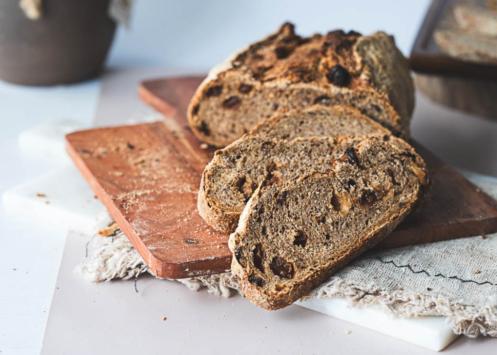 Pan integral de nueces y pasas