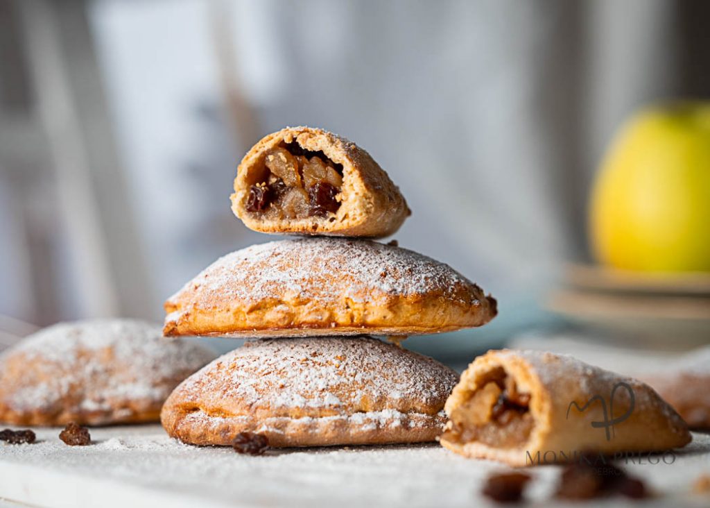 Empanadillas dulces de manzana y requesón