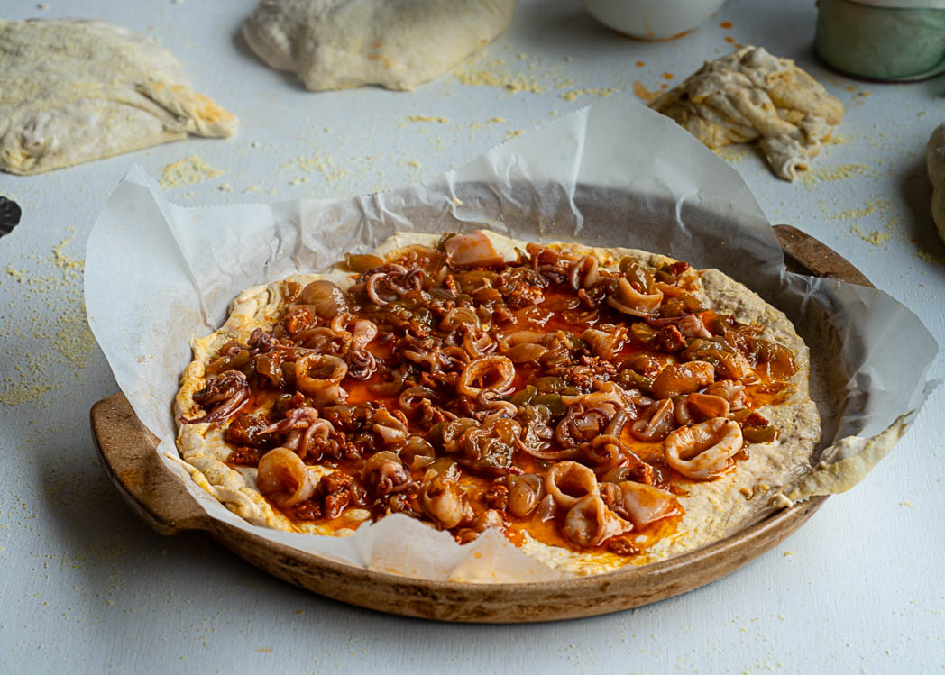 Empanada de chipirones con sobrasada