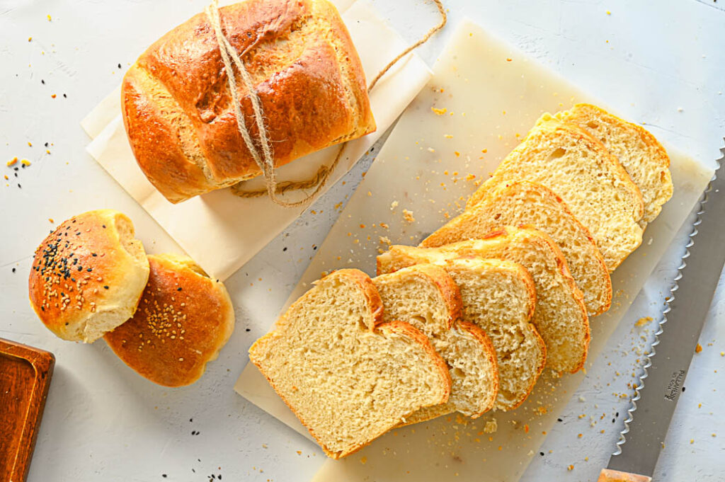 Pan de molde casero en vista cenital al final de la receta
